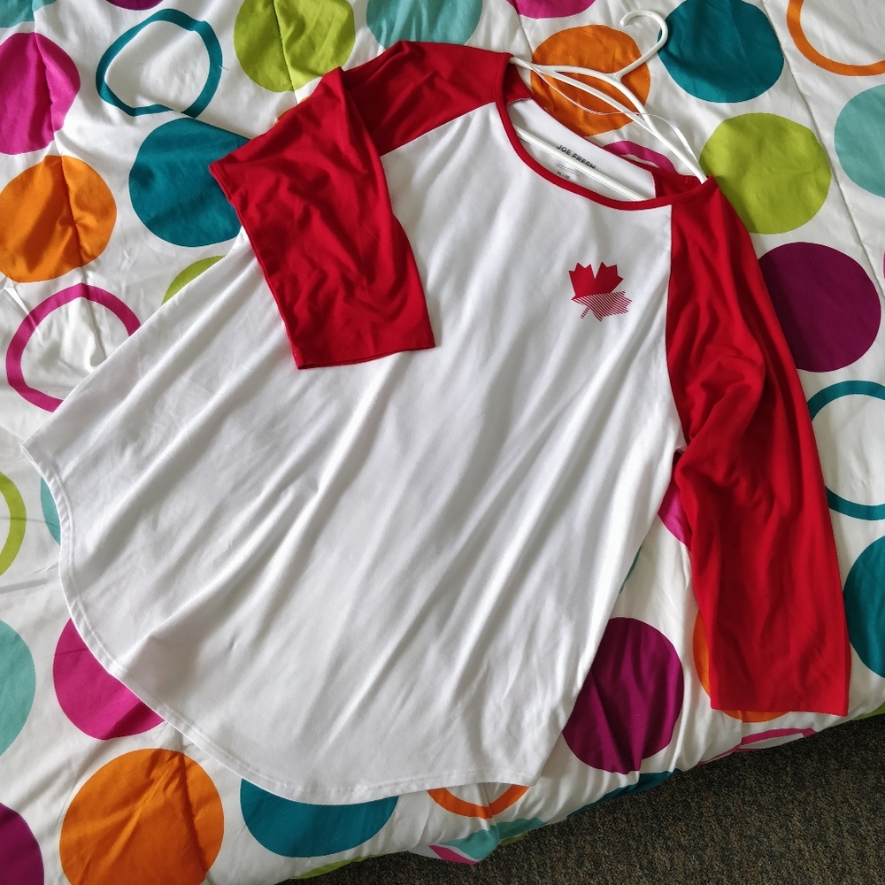 Canada Curved Hem 3/4 Sleeve Raglan Shirt